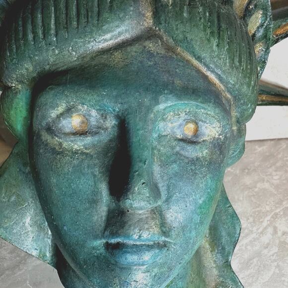 Red Robin Statue‎ of Liberty Head - Kitschy, Retro Americana - Large sized - Picture 13 of 13